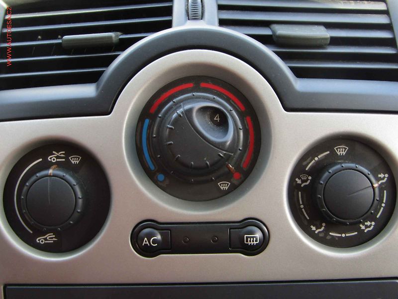 Renault Mégane (2003) 1.5 dCi, AC - fotka 13 z 14