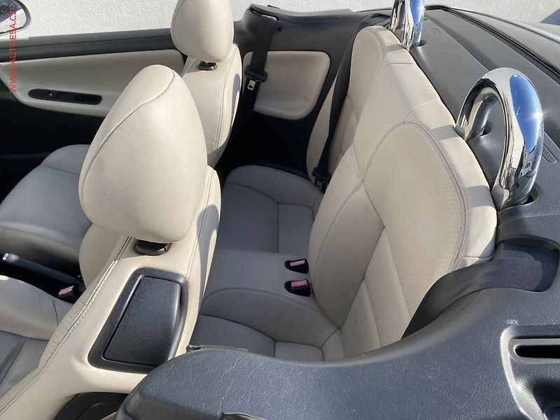 Peugeot 207 (2010) 1.6VTi CC, AC, park.asist - fotka 16 z 22