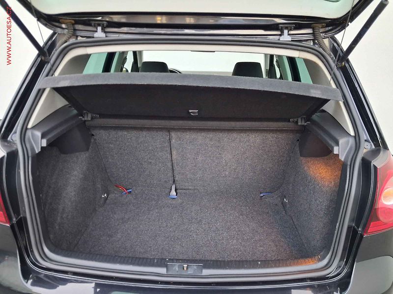 Volkswagen Golf (2008) 1.6i, Navi, AC - fotka 7 z 15