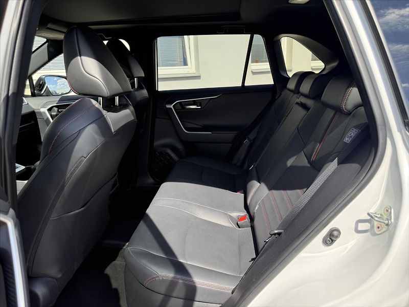 Toyota RAV4 2,5 Executive, 4x4, PHEV - fotka 20 z 20