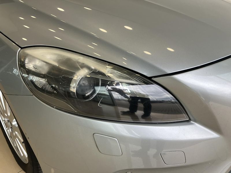 Volvo V40 T3 FWD Momentum MT6 - fotka 4 z 40