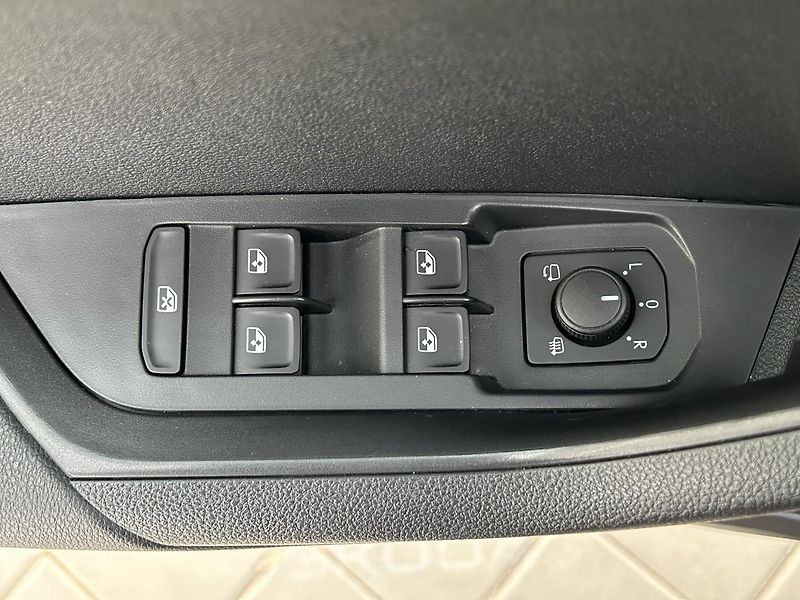Škoda Karoq 2.0 TDI 4x4 SportLine - fotka 19 z 32