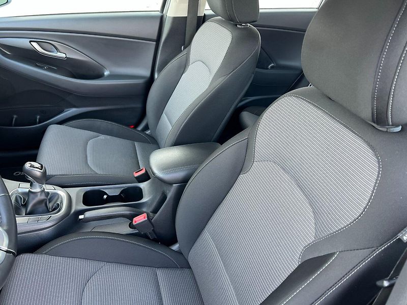 Hyundai i30 (2023) Com.1.0T-GDi Comfort! ČR+1maj. - fotka 17 z 34