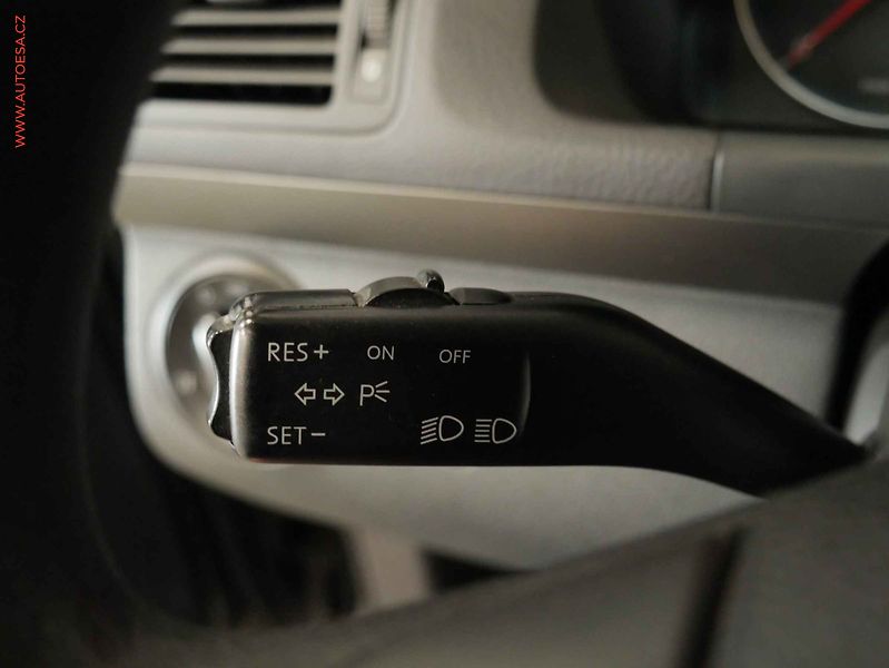 Volkswagen Touran (2007) 1.9TDI - fotka 12 z 15