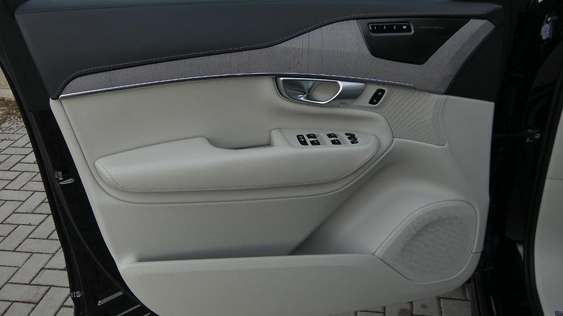Volvo XC90 B5 AWD Plus Bright 7 míst - fotka 8 z 26