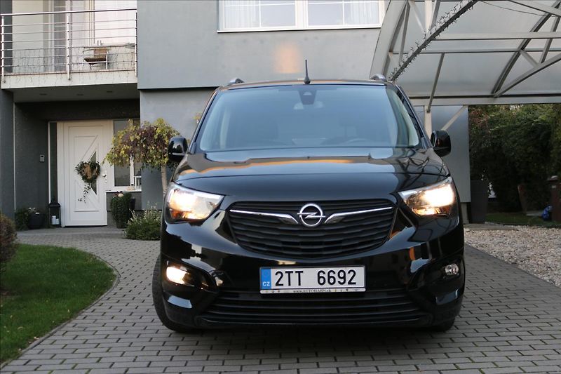 Opel Combo 1,2 LIFE,81KW,87000 Km - fotka 2 z 47