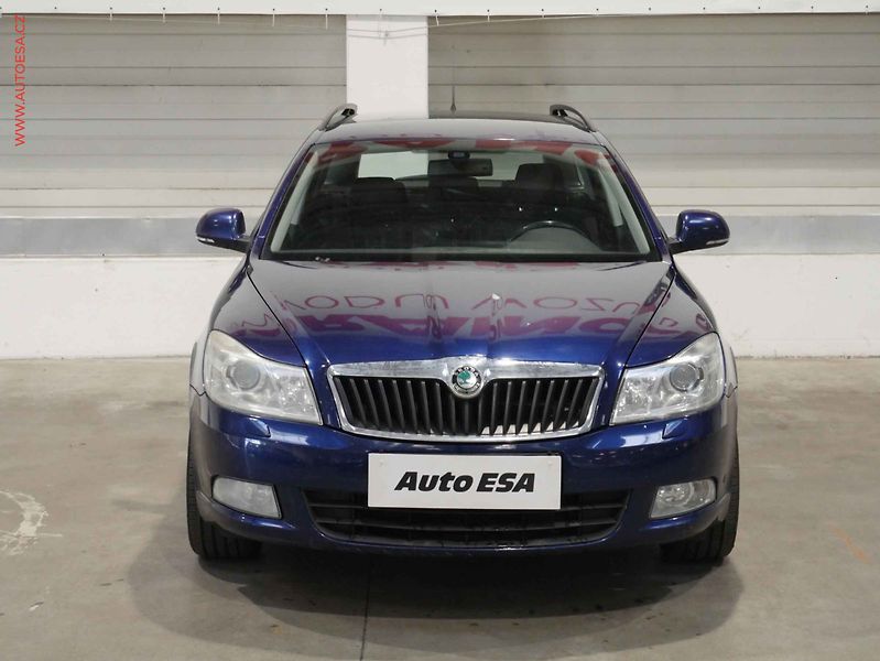 Škoda Octavia (2010) 2.0 TDi, Elegance, xenon - fotka 2 z 16