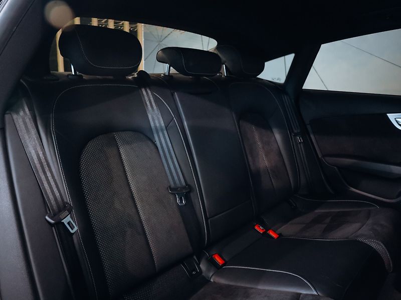 Audi A7 3.0TDI 200kW S-line ACC Vzduch - fotka 27 z 29