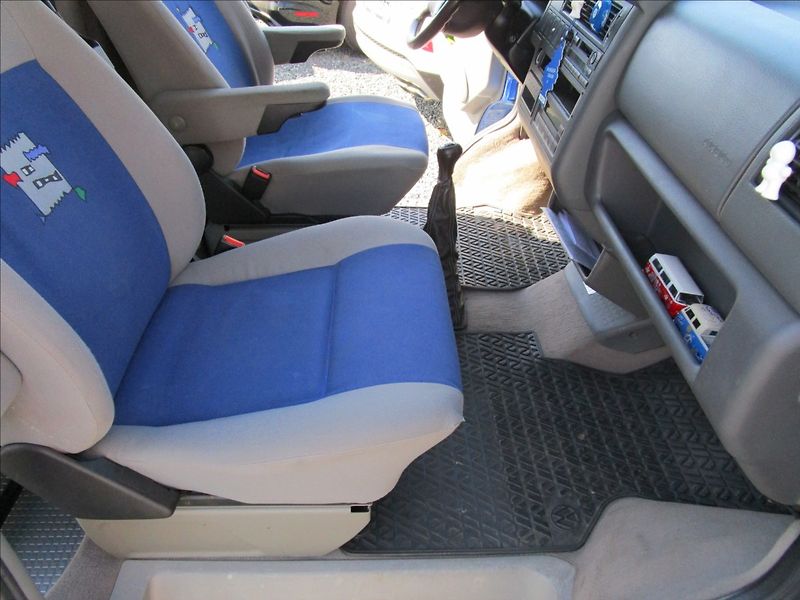 Volkswagen Multivan 2.5TDi 111kW, Atlantis, 7 míst - fotka 22 z 53