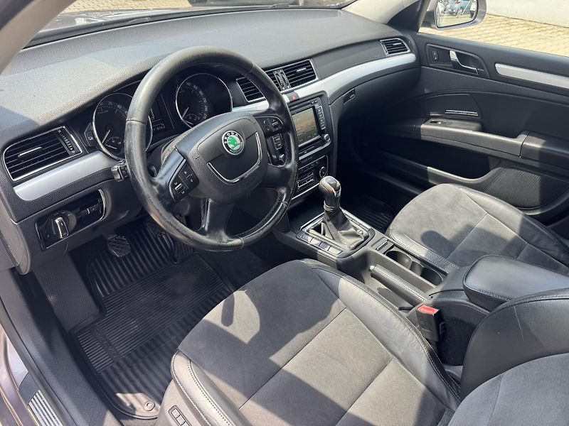Škoda Superb 2,0TDi 4x4 KOMBI - fotka 9 z 24