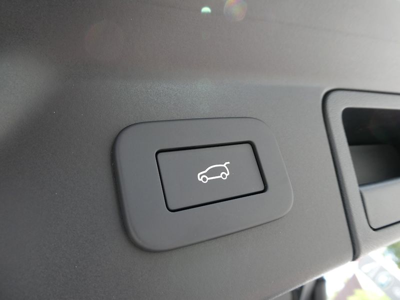 Land Rover Range Rover Velar (2026) 2,0 S D200 - fotka 32 z 34