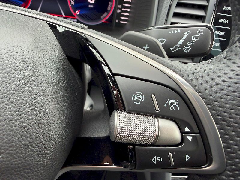 Škoda Karoq (2025) 1.5 TSI 110KW DSG SportLine - fotka 12 z 35