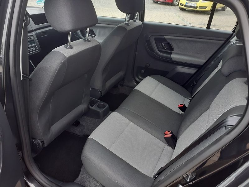 Škoda Fabia (2011) KOMBI 1.4 16V - fotka 13 z 28