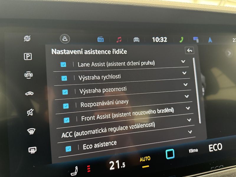 Volkswagen Touareg 3.0Tdi*1MAJ*DPH*LED*VZDUCH* - fotka 30 z 41