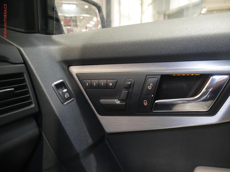 Mercedes-Benz GLK (2009) 3.0 CDi 4Matic, AT, xenon - fotka 18 z 19