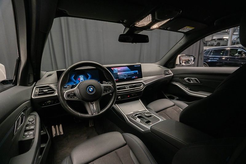 BMW Řada 3 330e xDrive M-Sport Tažné - fotka 11 z 21