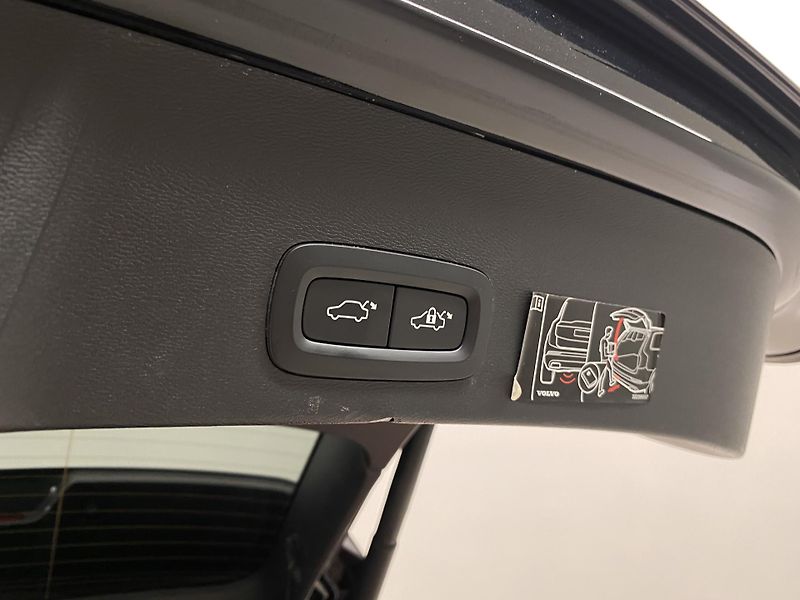 Volvo XC40 T5 AWD MOMENTUM AUT - fotka 33 z 45