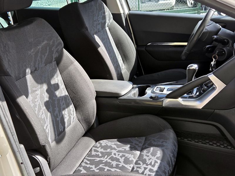 Peugeot 3008 HDi 120kW A/T *SERV.KNÍŽKA     - fotka 24 z 39