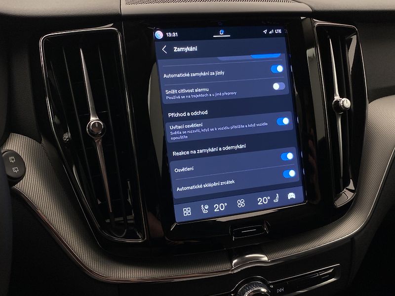 Volvo XC60 B5 AWD DARK PLUS REZERVACE - fotka 48 z 57