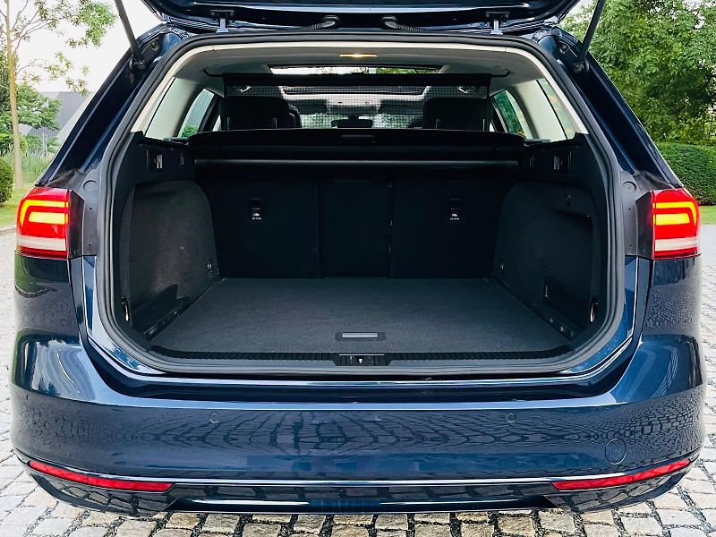 Volkswagen Passat 2.0TDI AUTOMAT KAMERY SERVISKA - fotka 19 z 49