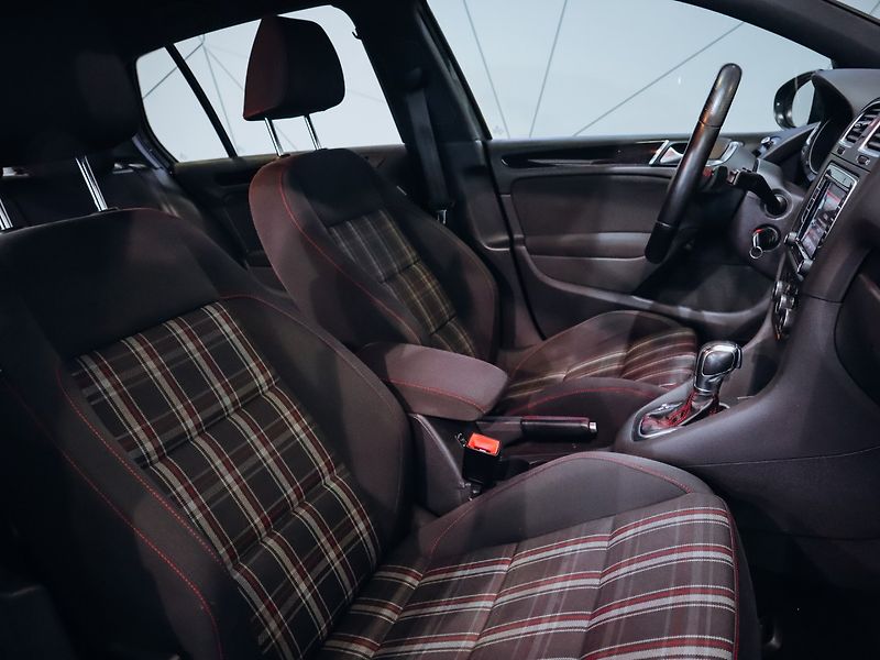 Volkswagen Golf GTI - fotka 23 z 27