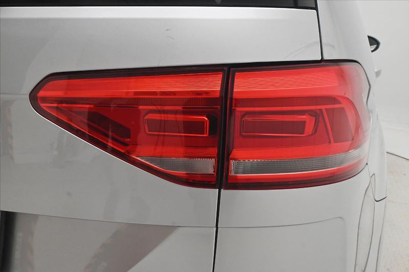 Volkswagen Touran 2,0 TDI 110kW DSG Záruka až 5 - fotka 29 z 30
