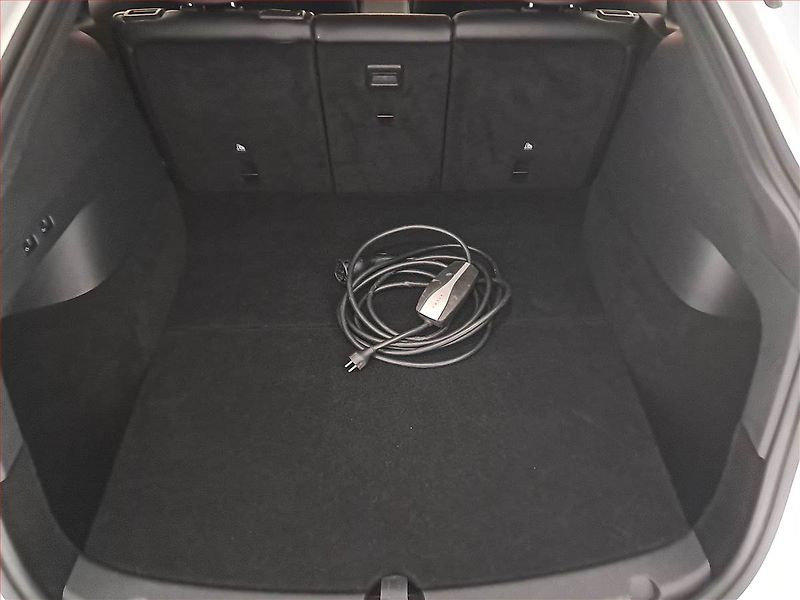 Tesla Model Y (2022) Long Range AWD 79kWh, SoH 91% - fotka 14 z 23