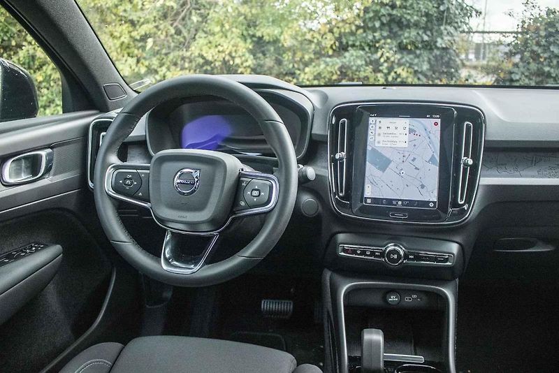 Vypadá jako městská stylovka, může však sloužit i jako primární auto v rodině.