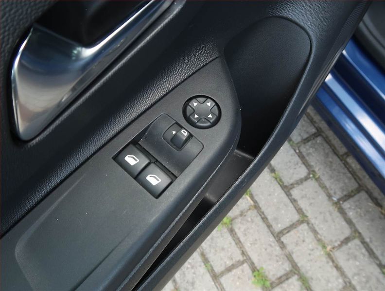 Opel Corsa (2021) Edition 50 kWh, SoH 91% - fotka 16 z 19