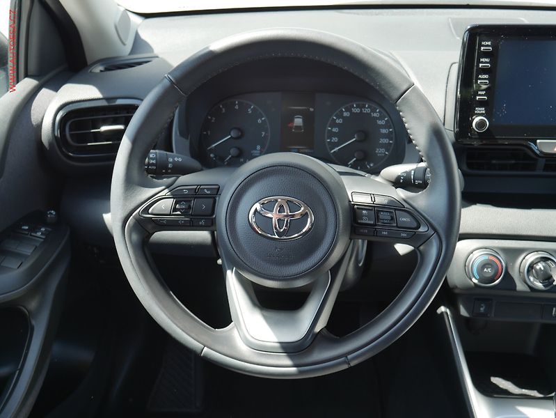 Toyota Yaris (2023) 1.5i, 1.maj,ČR, Dynamic, AC - fotka 11 z 23