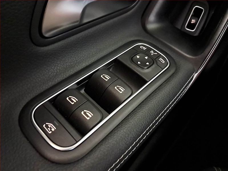 Mercedes-Benz CLA (2020) 180 - fotka 16 z 23