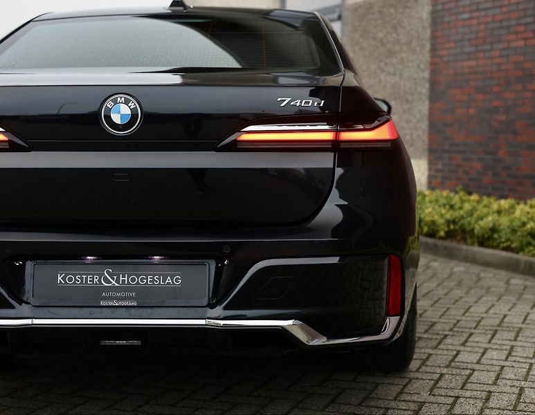 BMW Řada 7 (2023) 740d M SPORT xDrive - fotka 20 z 48