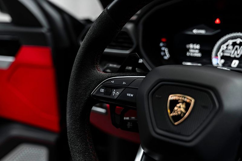 Lamborghini Urus 4.0 V8, B&O, Pano, Masáže, Noč - fotka 18 z 36