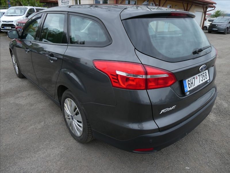 Ford Focus 1,5 Duratorq TDCI 95k kombi - fotka 7 z 38