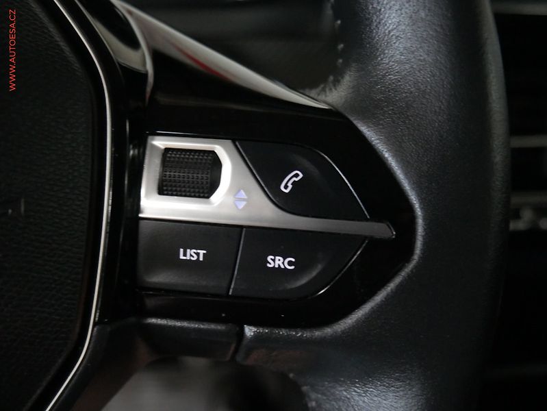 Peugeot 208 (2022) 1.2PT, 2.maj,ČR, LED, autoAC - fotka 15 z 20