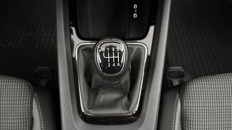 Škoda Octavia 2.0 TDI Ambition Combi - fotka 22 z 25
