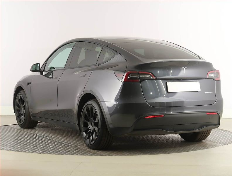Tesla Model Y (2022) Long Range AWD 79kWh, SoH 89% - fotka 4 z 33