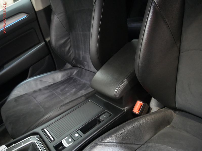 Volkswagen Arteon (2019) 2.0 TDi, 1.maj,ČR, Elegance - fotka 19 z 19