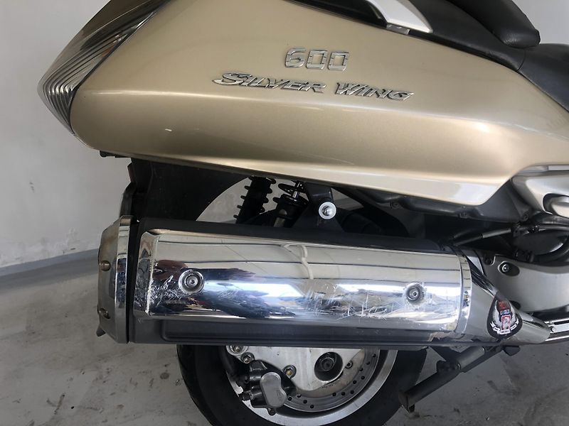 Honda FJS 600 Silver Wing - fotka 18 z 19