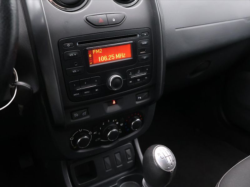 Dacia Duster 1,2 TCe 92kW Exception Klima - fotka 16 z 25