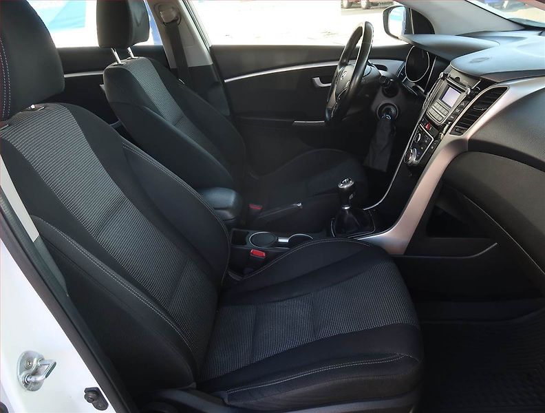 Hyundai i30 (2016) 1.6 CRDi, Serv.kniha, Tempomat - fotka 9 z 17