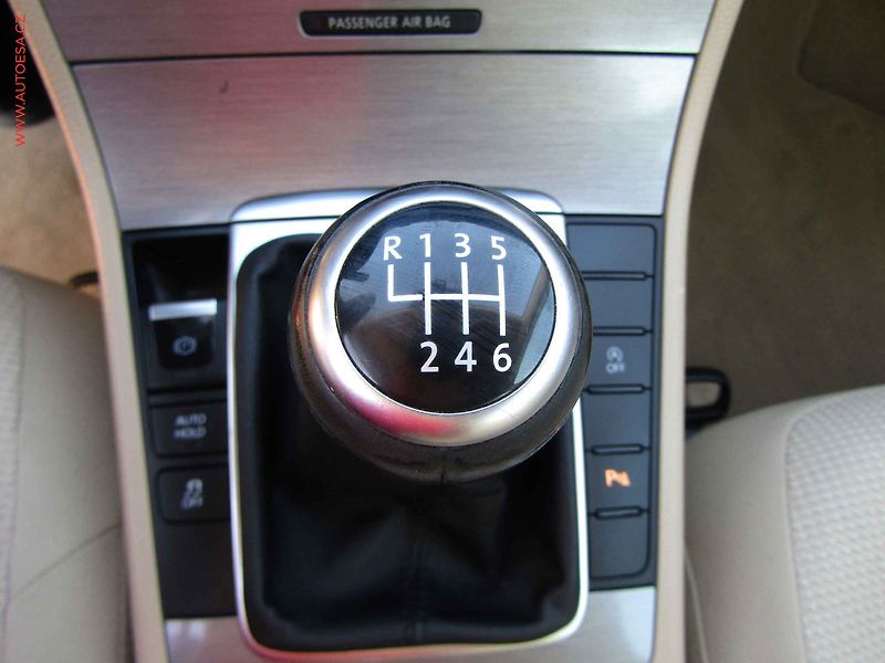 Volkswagen Passat (2011) 1.4 TSi, AC, p.čidla - fotka 17 z 19