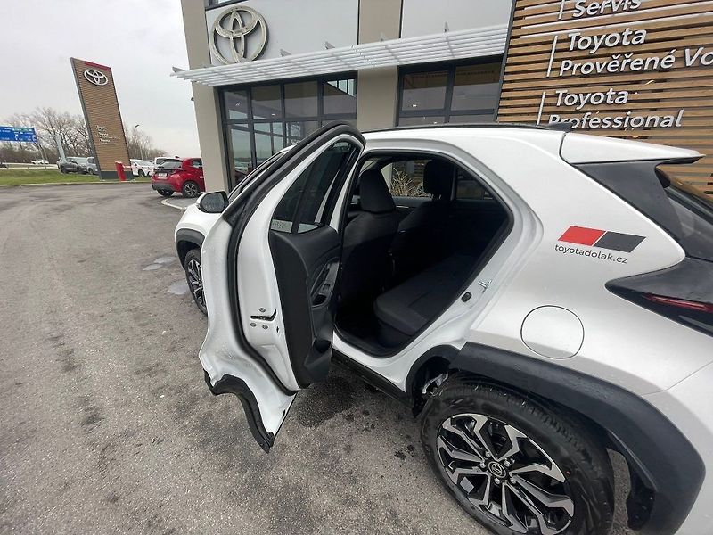 Toyota Yaris Cross 1.5 130k FWD Hybrid Style - fotka 22 z 28