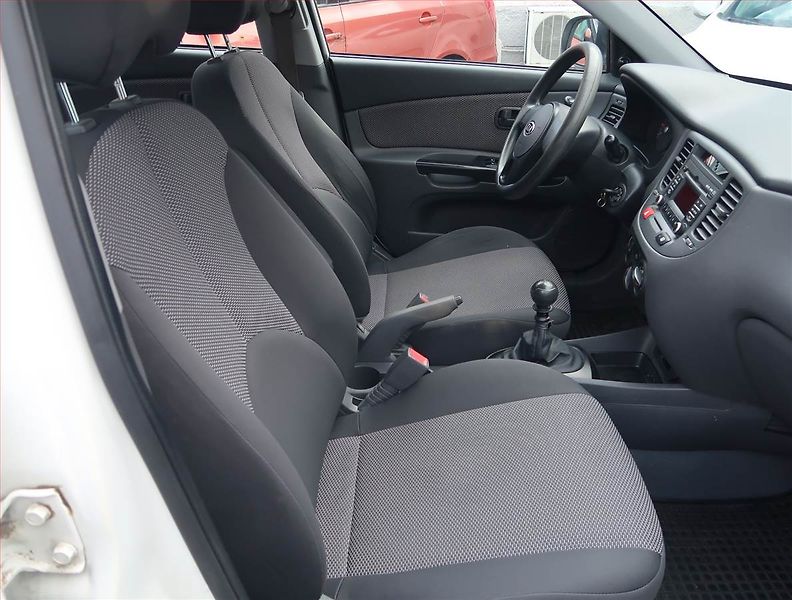 Kia Rio (2011) 1.4 16V, servisované - fotka 9 z 15