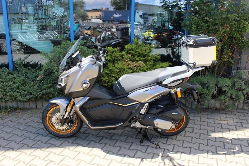 QJ Motor (2026) ATR 125 kufr zdarma, hybridní - fotka 7 z 8