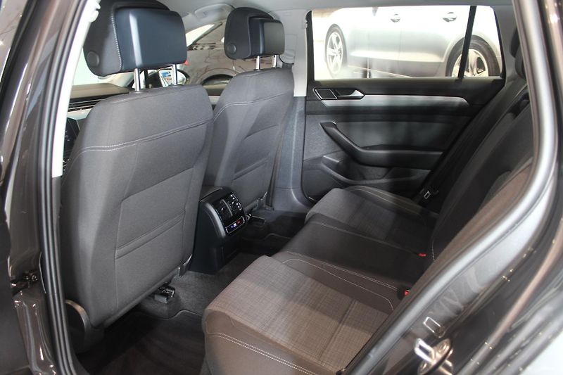 Volkswagen Passat (2022) 2.0TDI DSG Display LED TAŽNÉ - fotka 18 z 37
