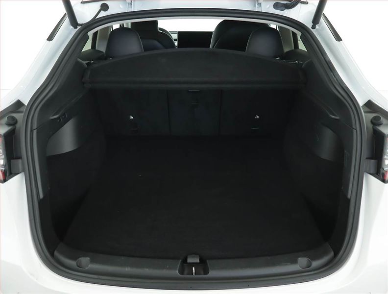 Tesla Model Y (2022) Long Range AWD 79kWh, SoH 90% - fotka 14 z 20