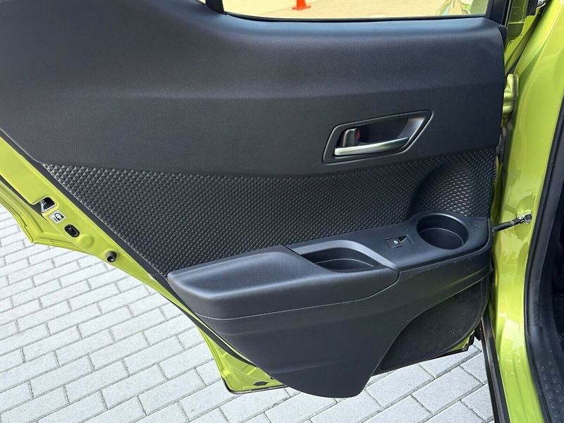 Toyota C-HR 1.8 Hybrid Premium - fotka 13 z 20
