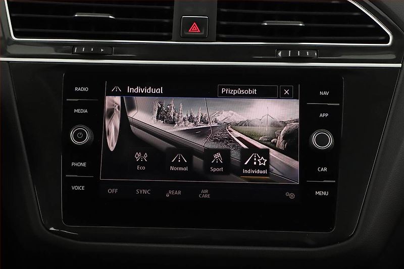 Volkswagen Tiguan (2017) Highline 2.0 TSI, 4X4 - fotka 15 z 21
