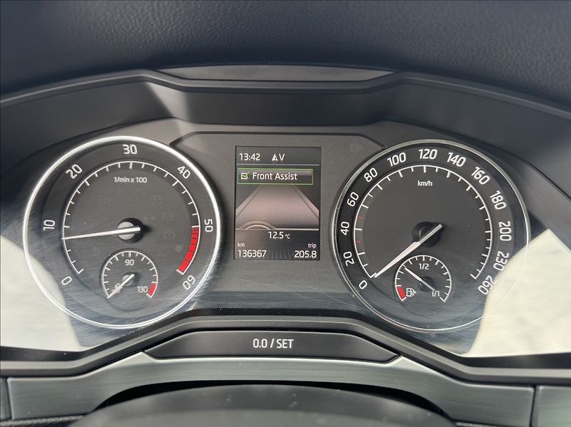 Škoda Superb 1,6 TDI Navi TZ park. kamera - fotka 29 z 50
